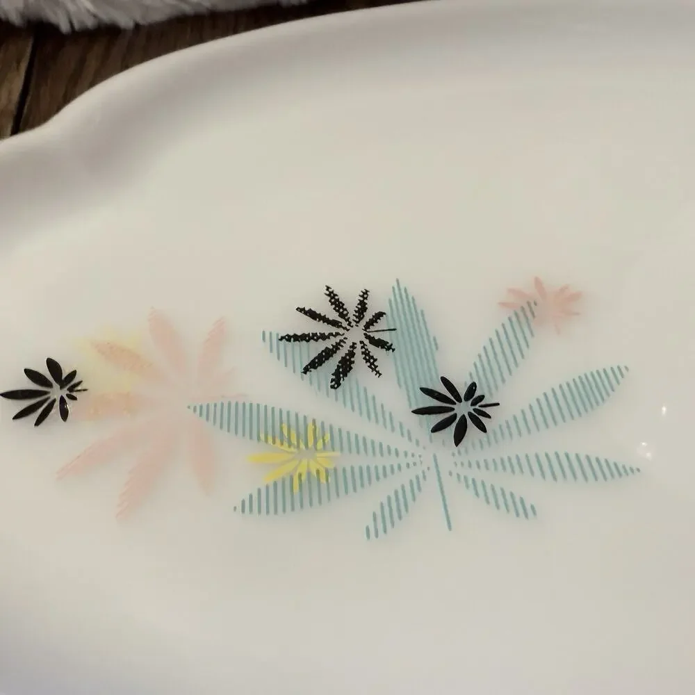 Federal Glass Milk Glass Atomic Flower Leaf Snack Plate Set Set of 4